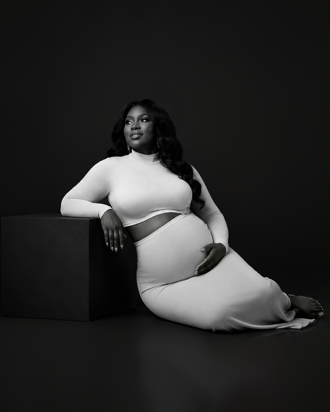 Fine-art maternity portrait of an expectant mother, Hamilton portrait studio